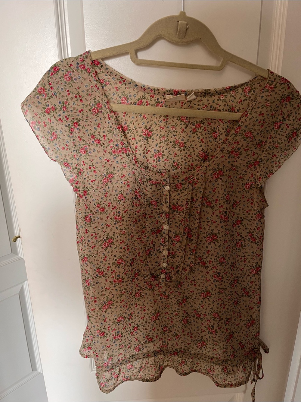 Mudd Beige Floral Short-Sleeve Button Blouse